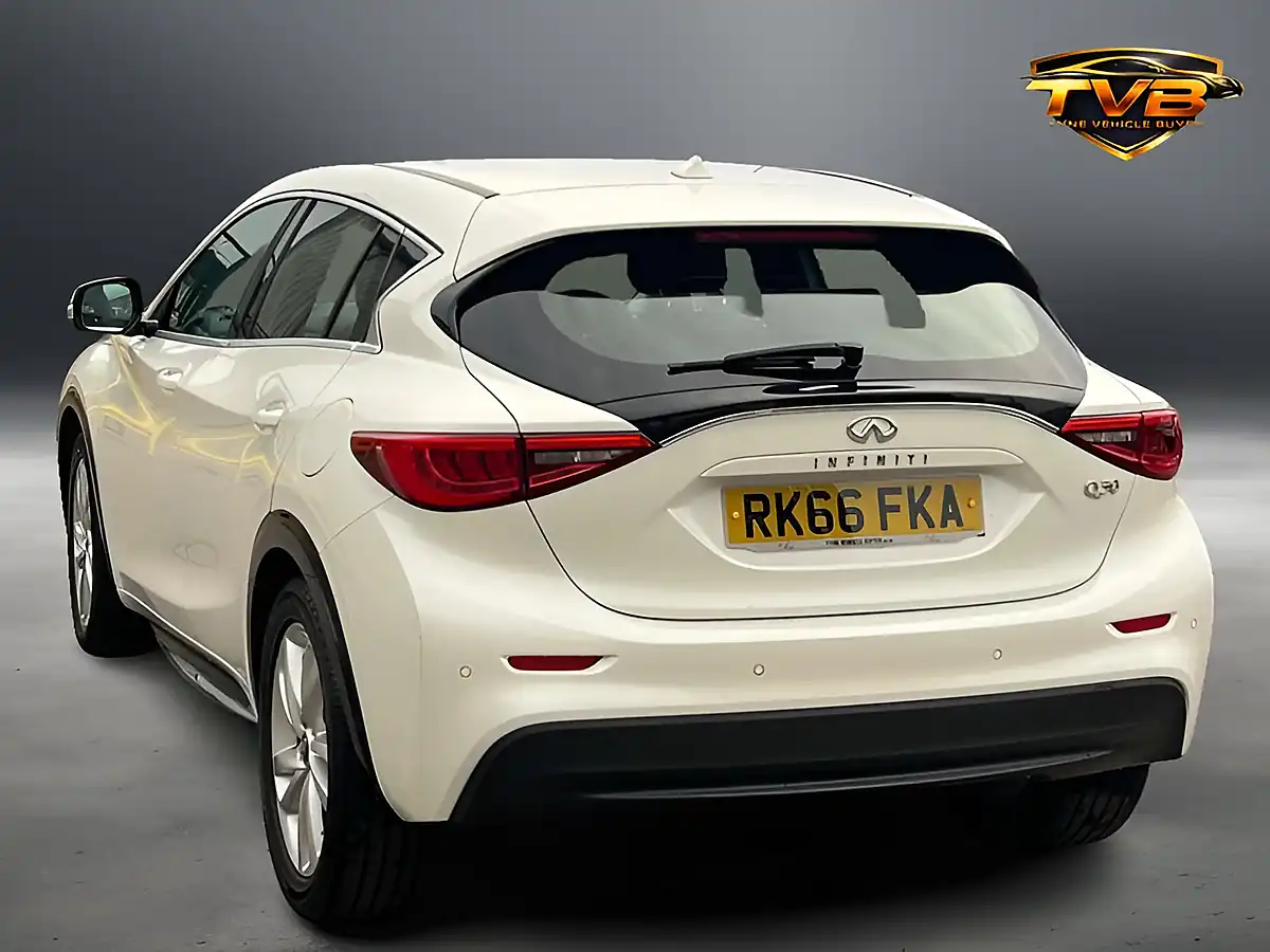 Used 2016 Infiniti Q30 Business Executive White - Interior and Exterior details 4