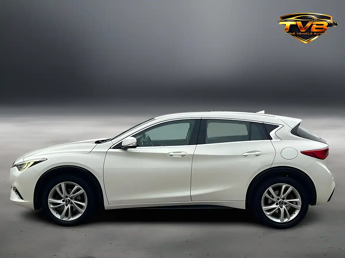 Used 2016 Infiniti Q30 Business Executive White - Interior and Exterior details 6