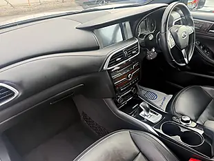 Used 2016 Infiniti Q30 Premium Tech White - Interior and Exterior details 11