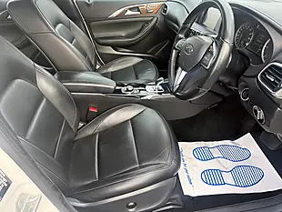 Used 2016 Infiniti Q30 Premium Tech White - Interior and Exterior details 12