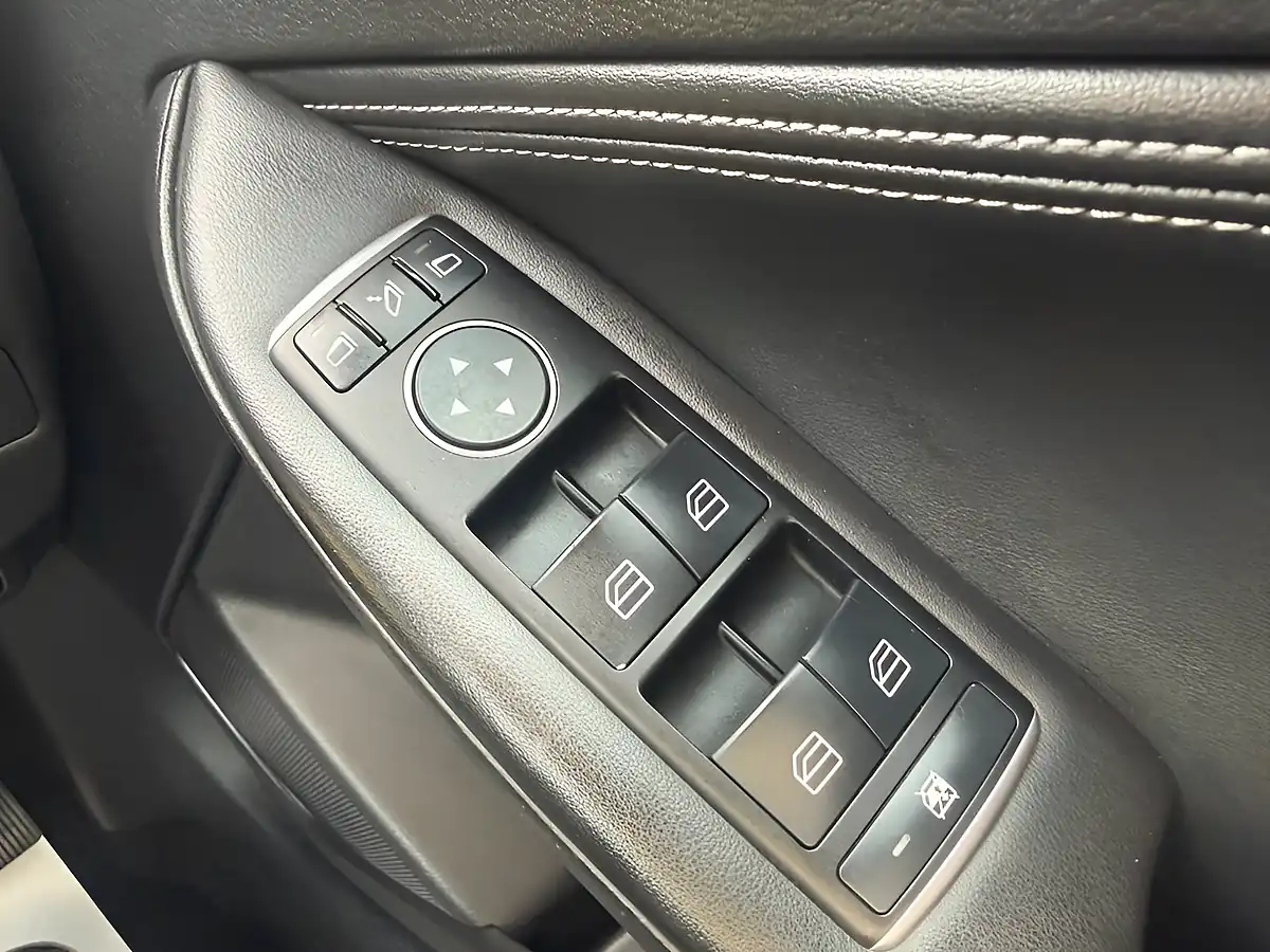 Used 2016 Infiniti Q30 Premium Tech White - Interior and Exterior details 15