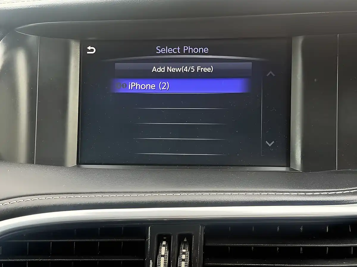 Used 2016 Infiniti Q30 Premium Tech White - Interior and Exterior details 19