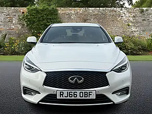 Used 2016 Infiniti Q30 Premium Tech White - Interior and Exterior details 3