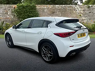 Used 2016 Infiniti Q30 Premium Tech White - Interior and Exterior details 5