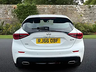 Used 2016 Infiniti Q30 Premium Tech White - Interior and Exterior details 6