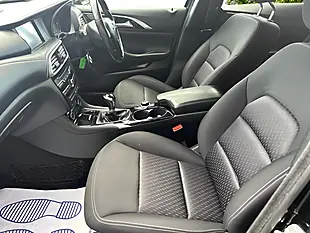 Used 2016 Infiniti Q30 Se Black - Interior and Exterior details 12