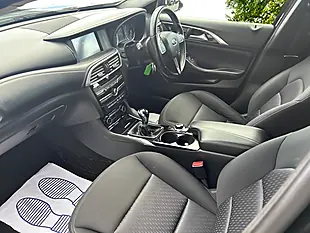 Used 2016 Infiniti Q30 Se Black - Interior and Exterior details 13