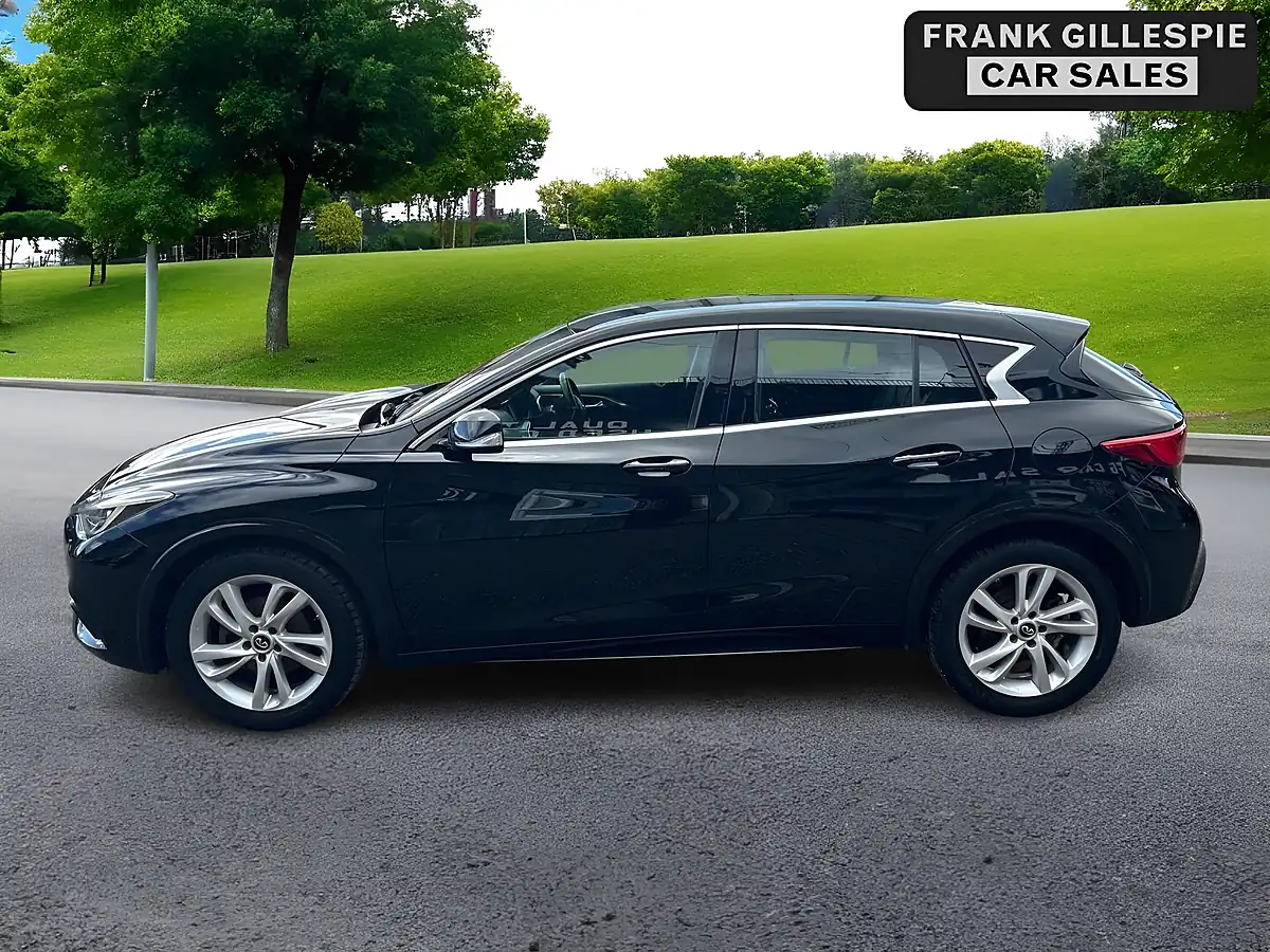 Used 2016 Infiniti Q30 Se Black - Interior and Exterior details 2