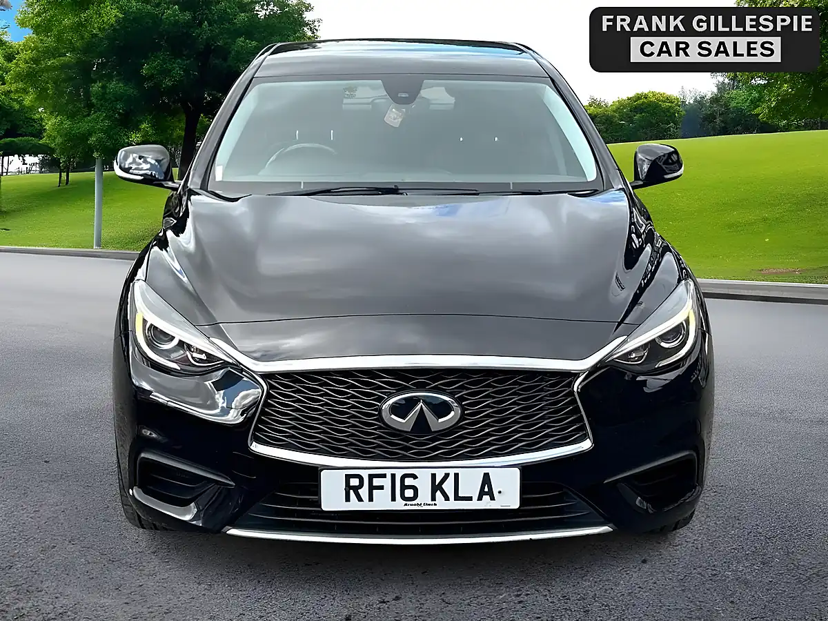 Used 2016 Infiniti Q30 Se Black - Interior and Exterior details 4