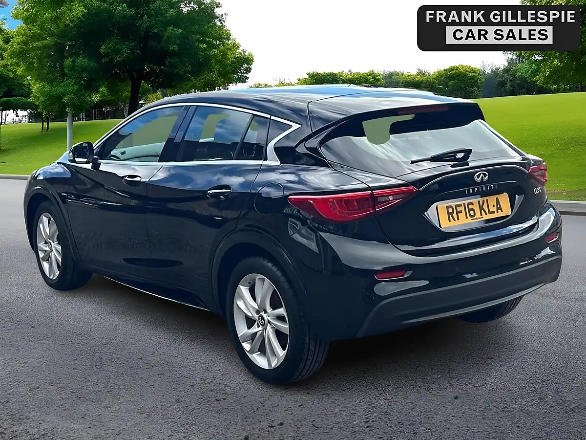 Used 2016 Infiniti Q30 Se Black - Interior and Exterior details 6