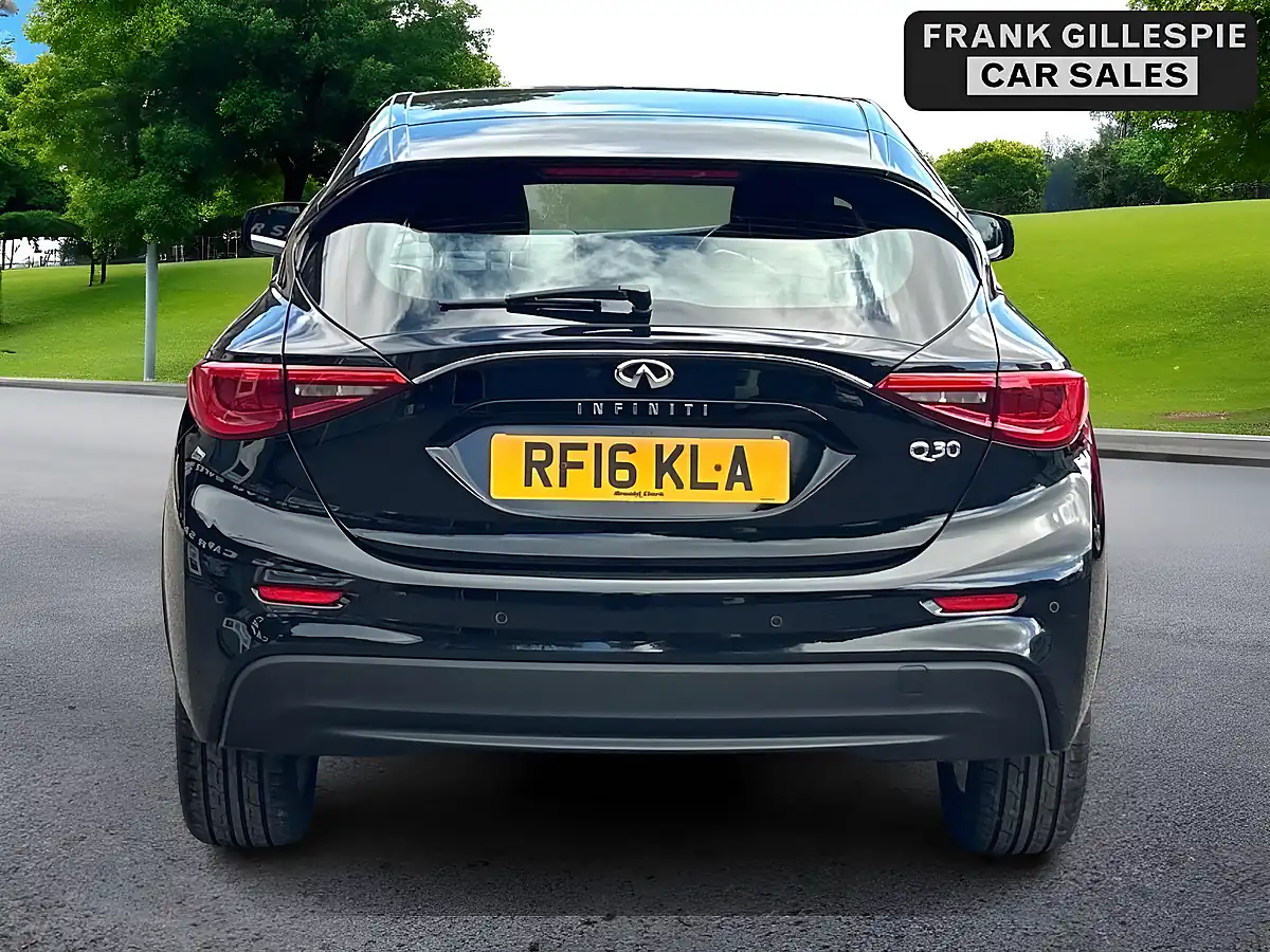 Used 2016 Infiniti Q30 Se Black - Interior and Exterior details 7