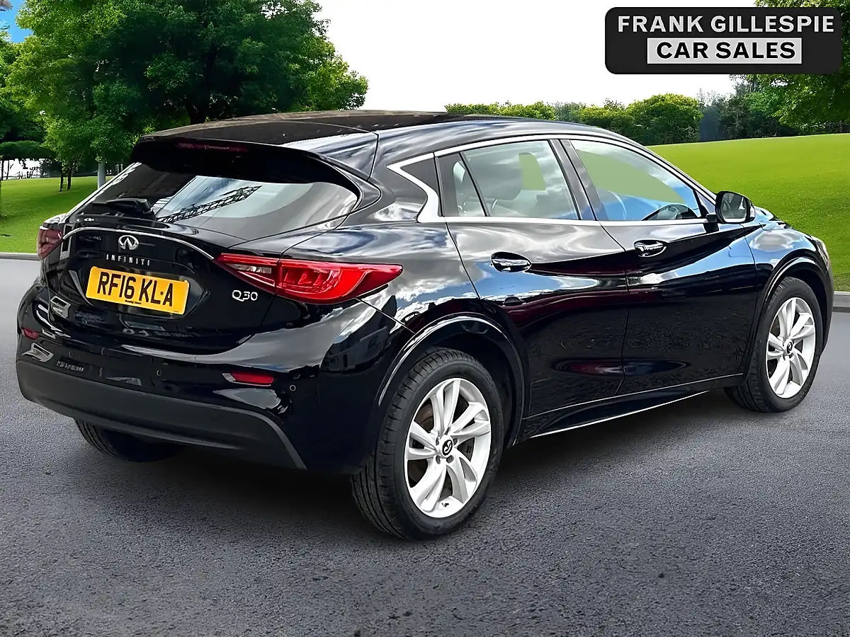 Used 2016 Infiniti Q30 Se Black - Interior and Exterior details 8