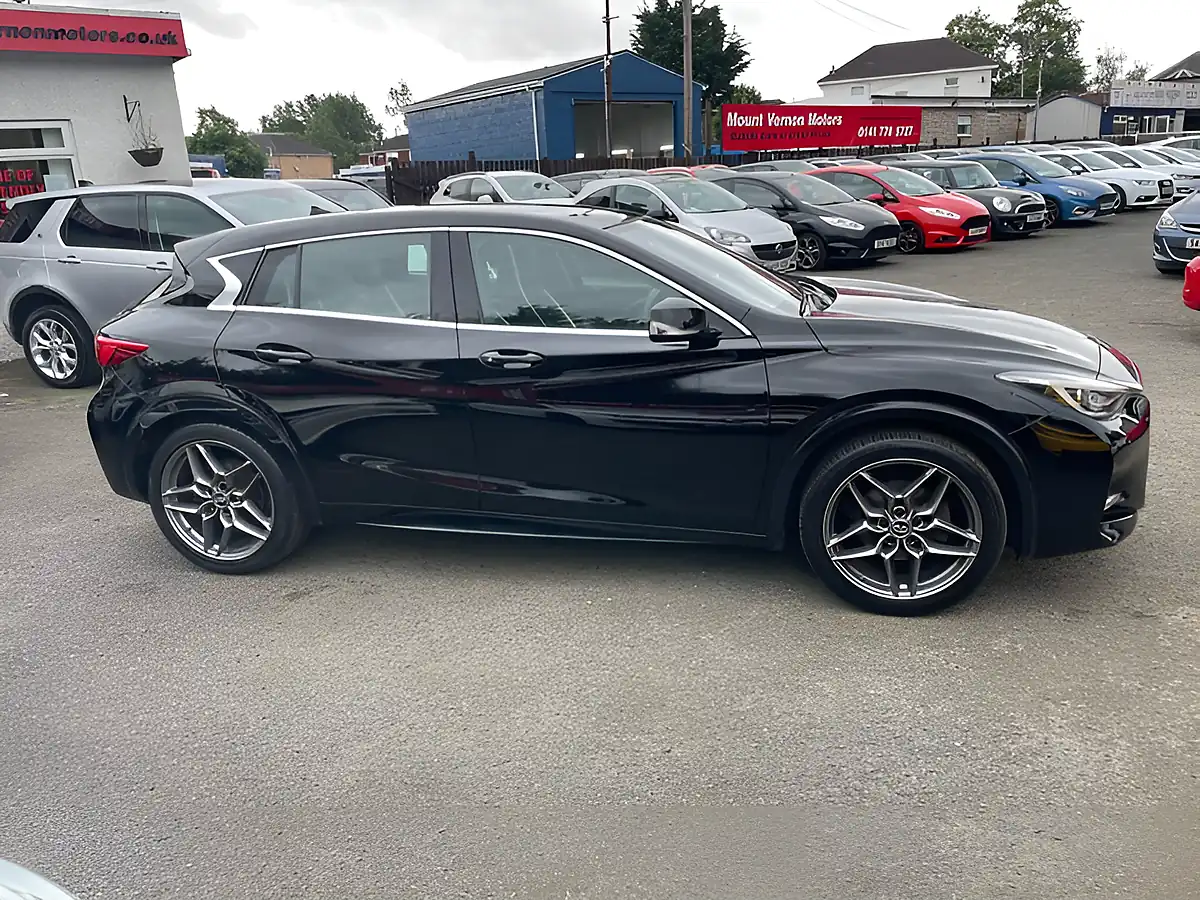 Used 2016 Infiniti Q30 Sport Black - Interior and Exterior details 7