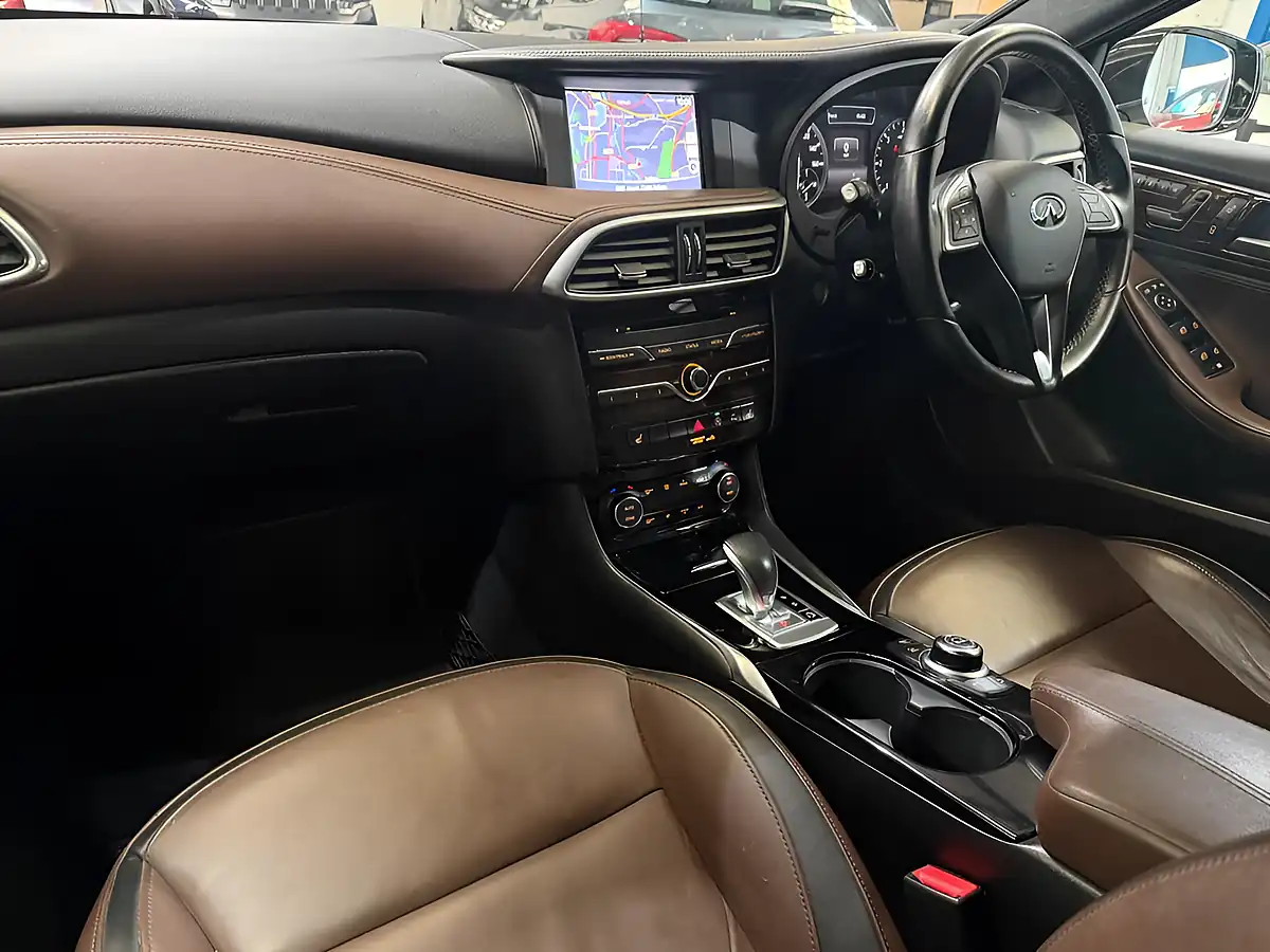 Used 2016 Infiniti Qx30 Premium Tech Grey - Interior and Exterior details 10