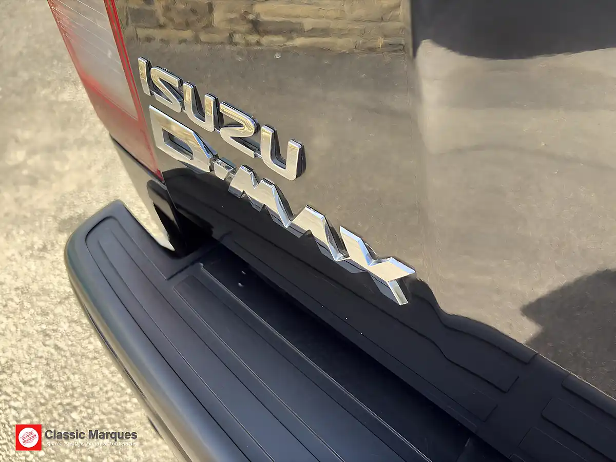 Used 2016 Isuzu D-Max Blade Black - Interior and Exterior details 10