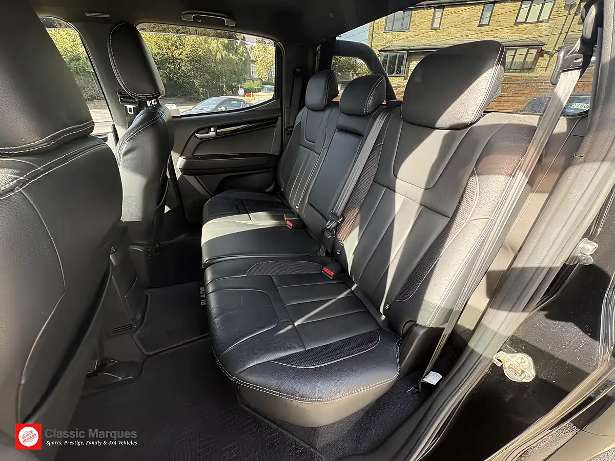 Used 2016 Isuzu D-Max Blade Black - Interior and Exterior details 13