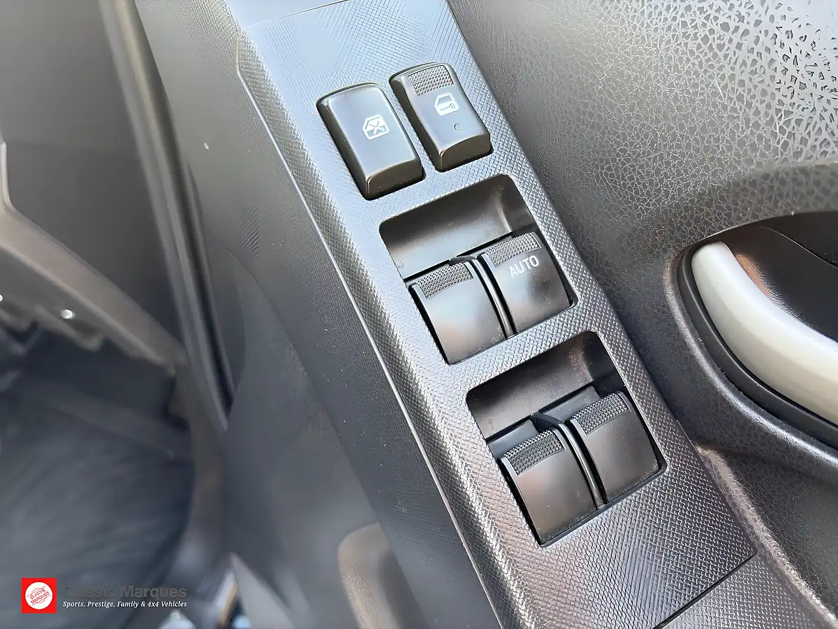Used 2016 Isuzu D-Max Blade Black - Interior and Exterior details 14