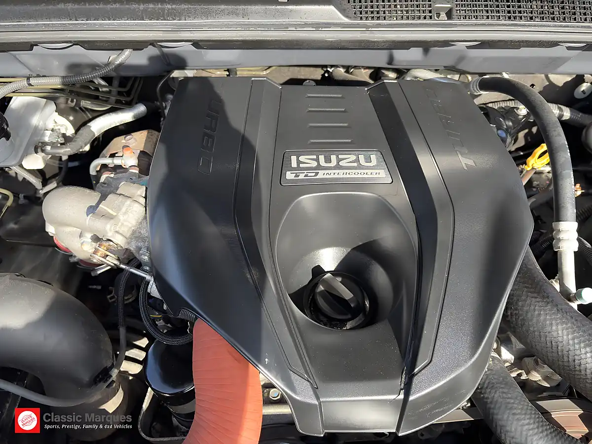 Used 2016 Isuzu D-Max Blade Black - Interior and Exterior details 19