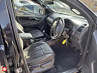 Used 2016 Isuzu D-Max Blade Black - Interior and Exterior details 2