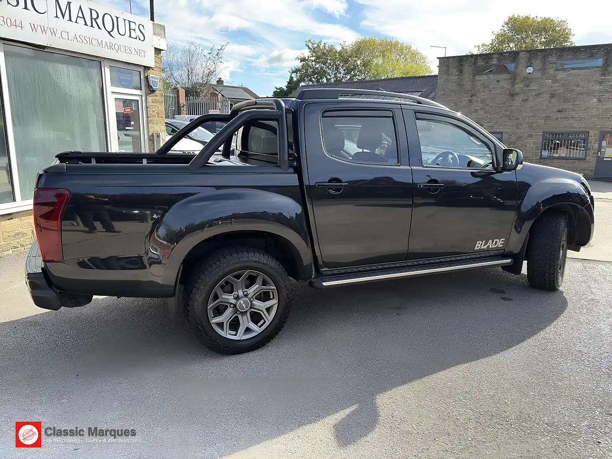 Used 2016 Isuzu D-Max Blade Black - Interior and Exterior details 3