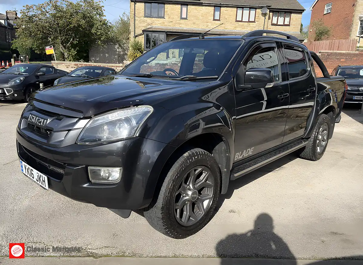 Used 2016 Isuzu D-Max Blade Black - Interior and Exterior details 4