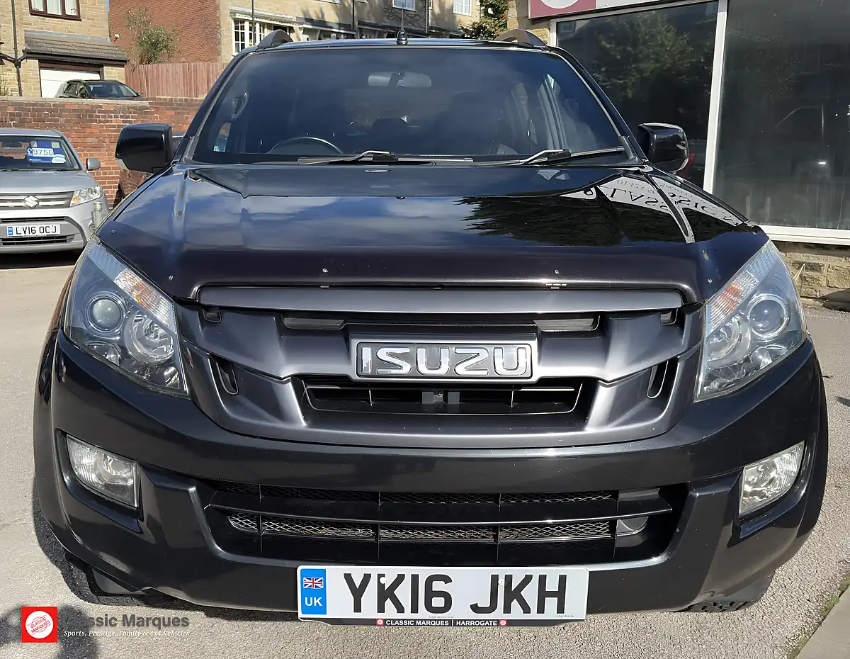 Used 2016 Isuzu D-Max Blade Black - Interior and Exterior details 5
