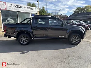 Used 2016 Isuzu D-Max Blade Black - Interior and Exterior details 7