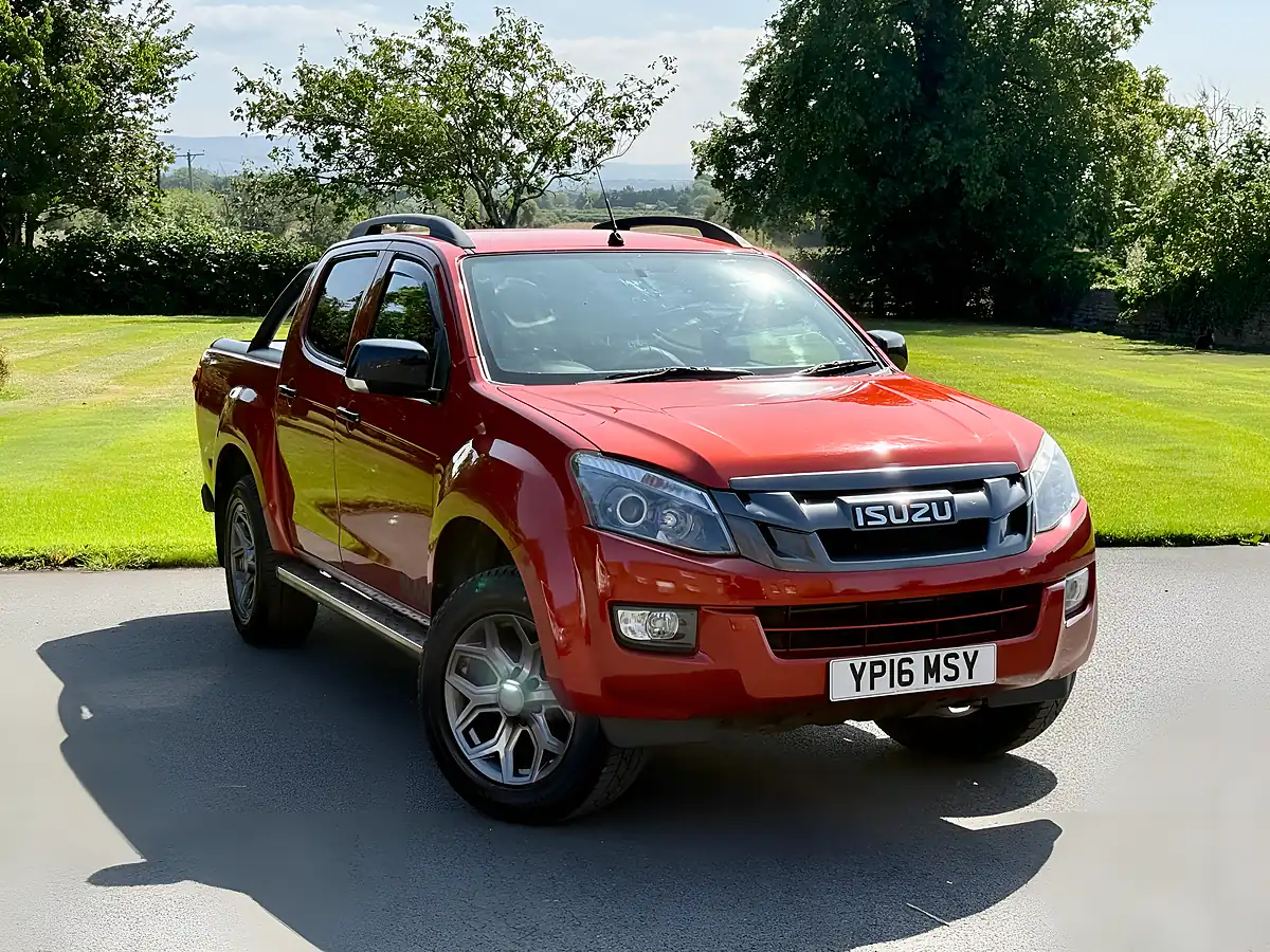 Used 2016 Isuzu D-Max Blade Orange - Front View
