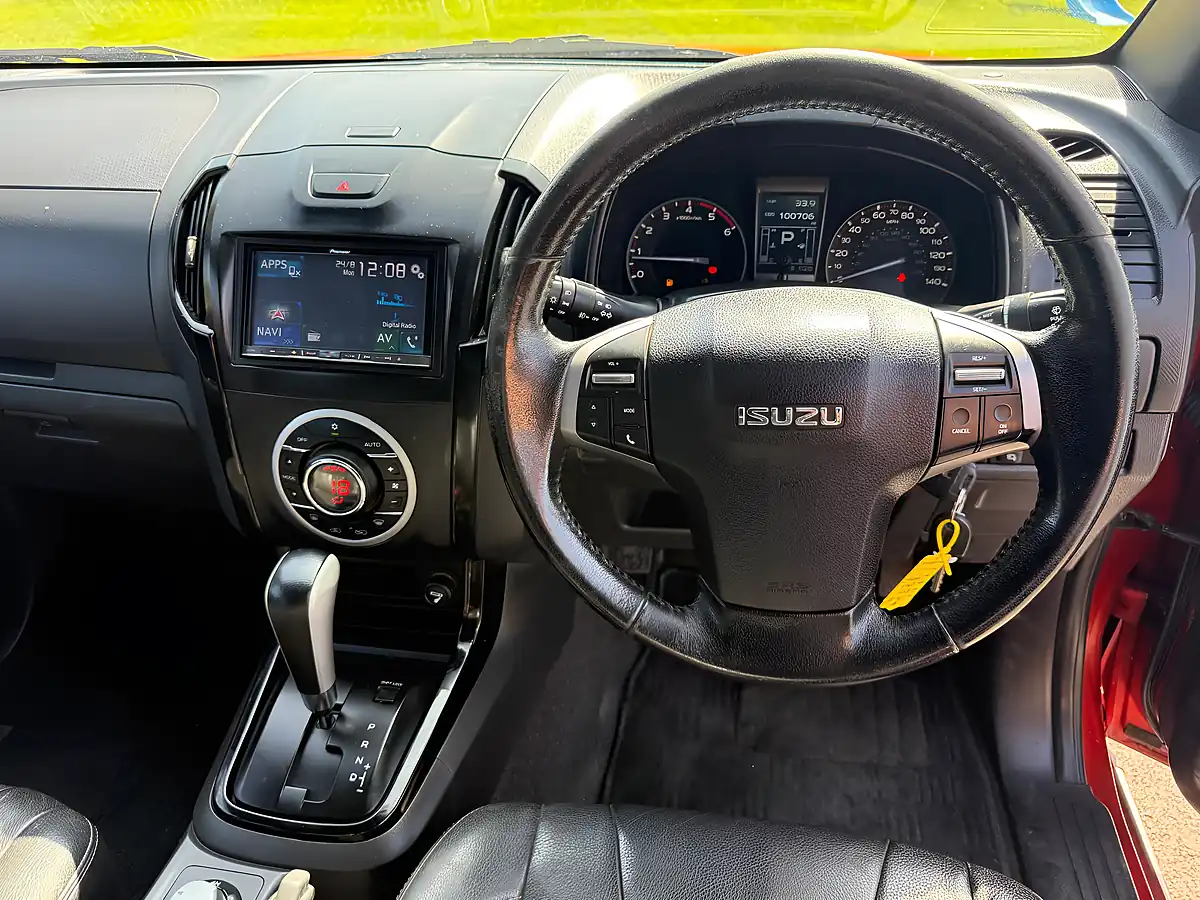 Used 2016 Isuzu D-Max Blade Orange - Interior and Exterior details 10