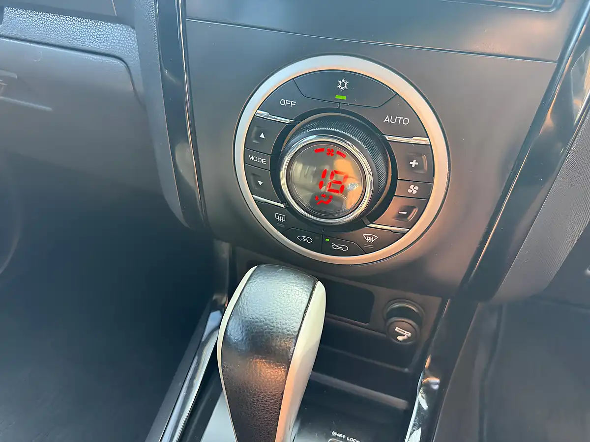 Used 2016 Isuzu D-Max Blade Orange - Interior and Exterior details 14