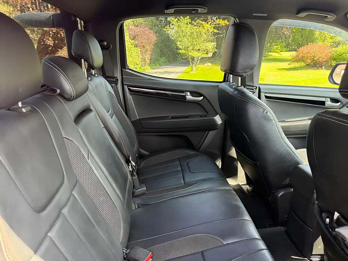 Used 2016 Isuzu D-Max Blade Orange - Interior and Exterior details 16