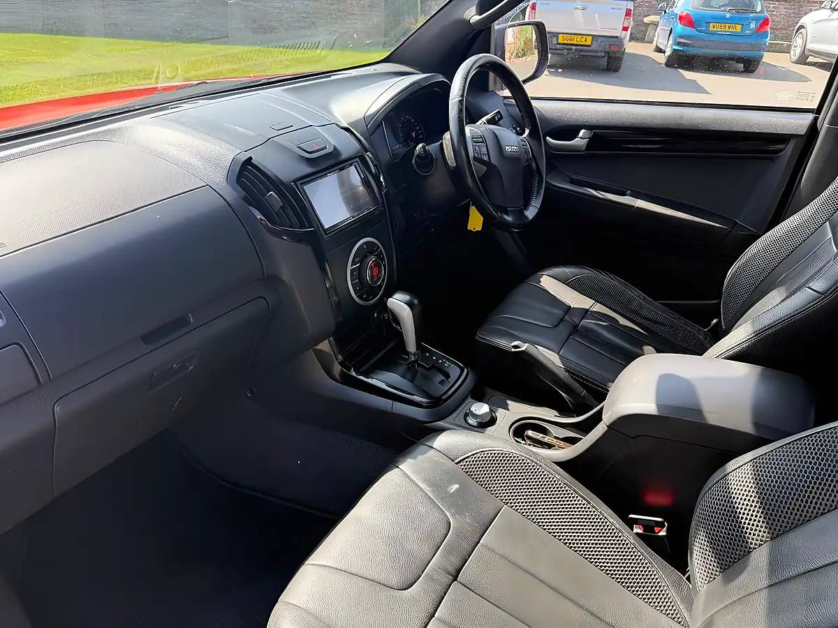 Used 2016 Isuzu D-Max Blade Orange - Interior and Exterior details 18