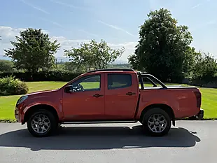 Used 2016 Isuzu D-Max Blade Orange - Interior and Exterior details 4