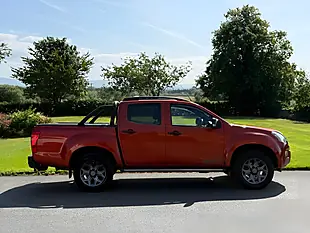 Used 2016 Isuzu D-Max Blade Orange - Interior and Exterior details 5