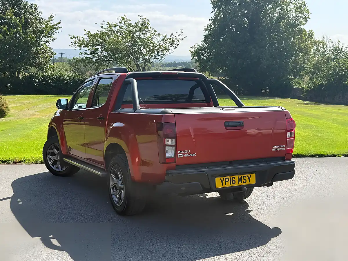 Used 2016 Isuzu D-Max Blade Orange - Interior and Exterior details 6