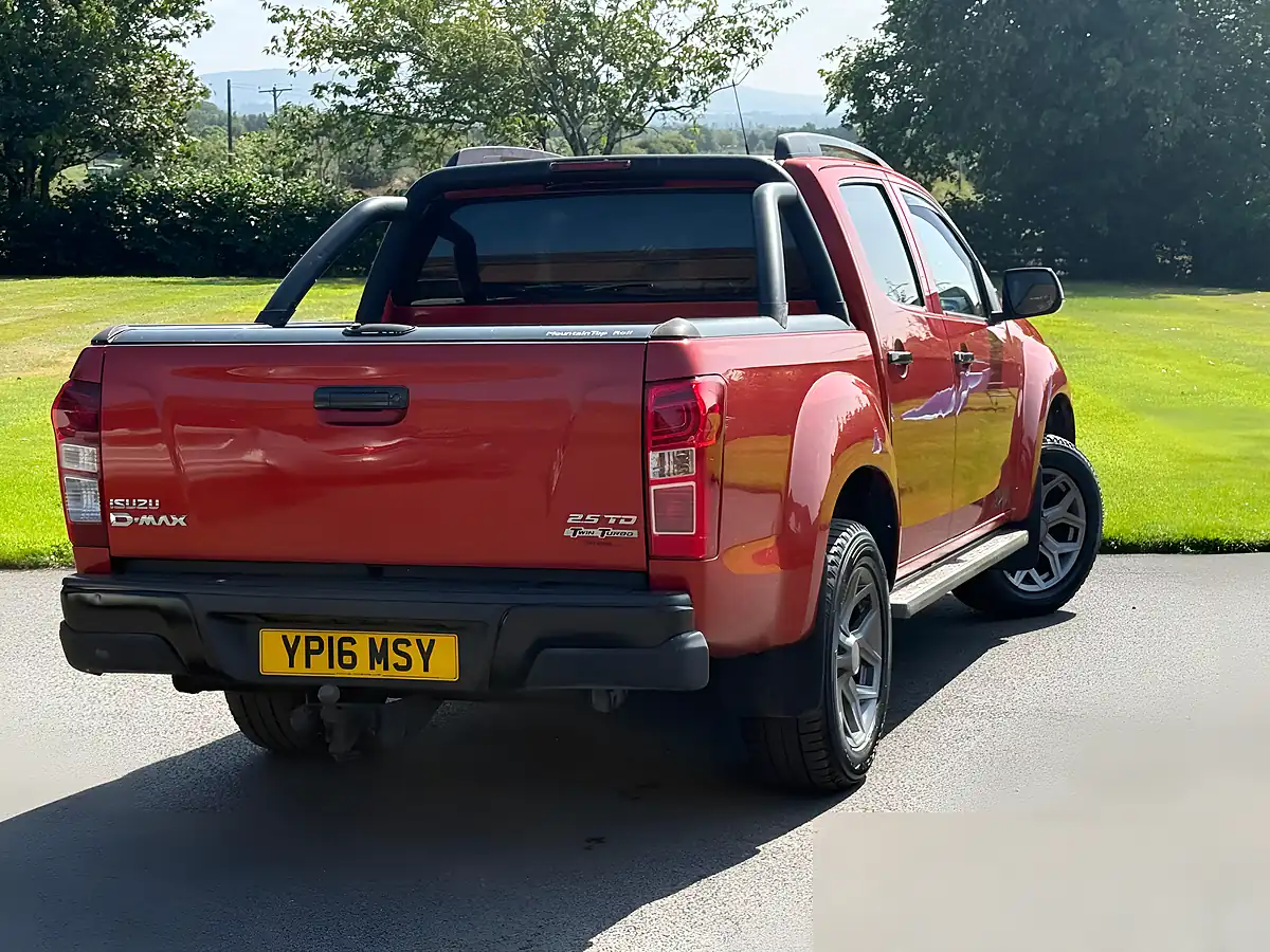 Used 2016 Isuzu D-Max Blade Orange - Interior and Exterior details 8