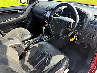 Used 2016 Isuzu D-Max Blade Orange - Interior and Exterior details 9