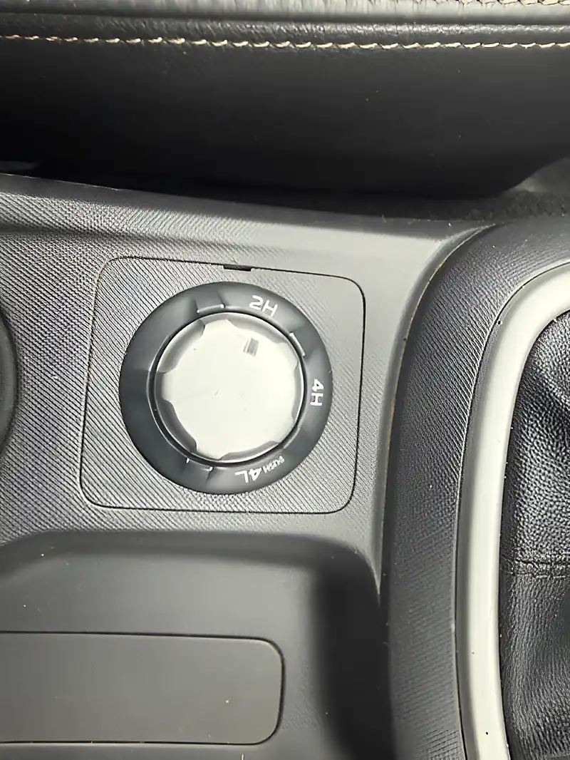 Used 2016 Isuzu D-Max Utah Vision Red - Interior and Exterior details 14