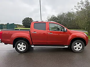 Used 2016 Isuzu D-Max Utah Vision Red - Interior and Exterior details 2