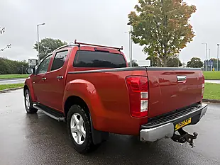 Used 2016 Isuzu D-Max Utah Vision Red - Interior and Exterior details 5