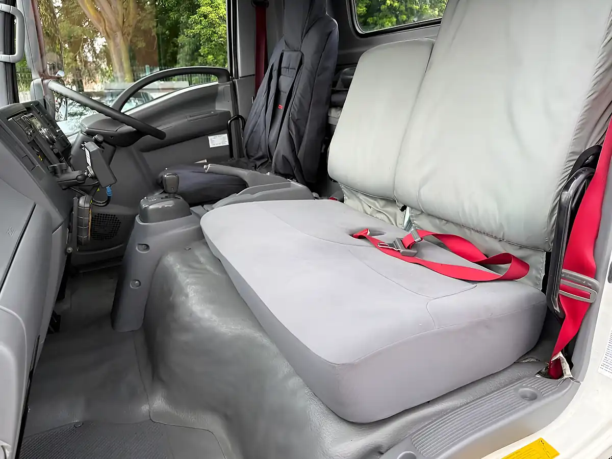 Used 2016 Isuzu Forward N75.190 L White - Interior and Exterior details 7