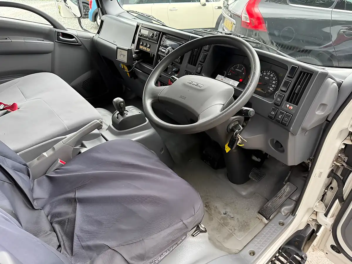 Used 2016 Isuzu Forward N75.190 L White - Interior and Exterior details 8