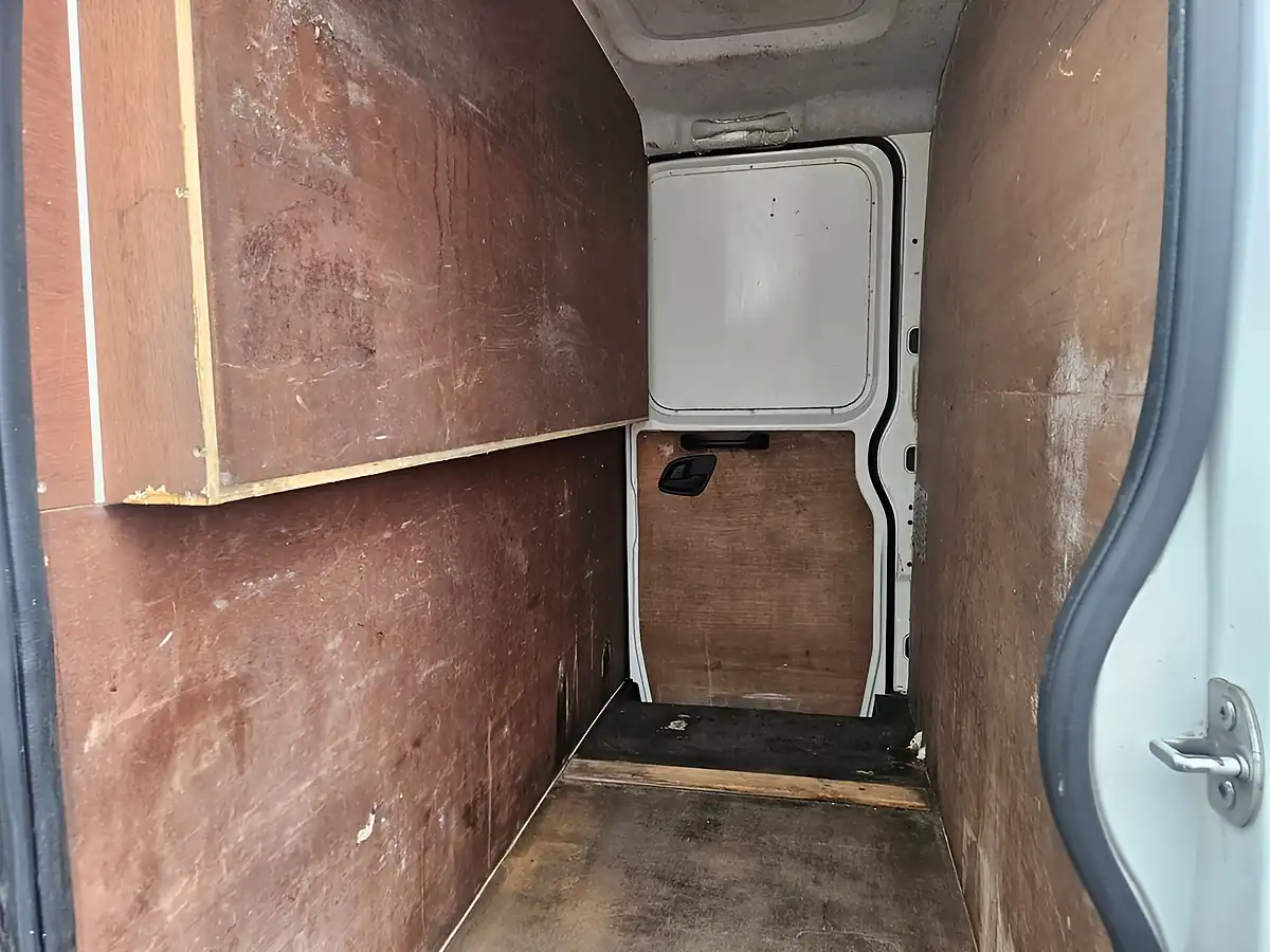 Used 2016 Iveco Daily Lwb Crew Cab Tipper White - Interior and Exterior details 10