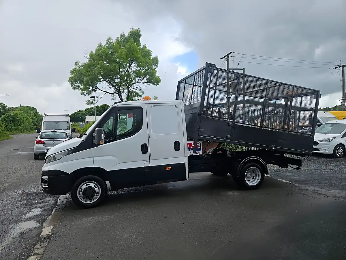 Used 2016 Iveco Daily Lwb Crew Cab Tipper White - Interior and Exterior details 5