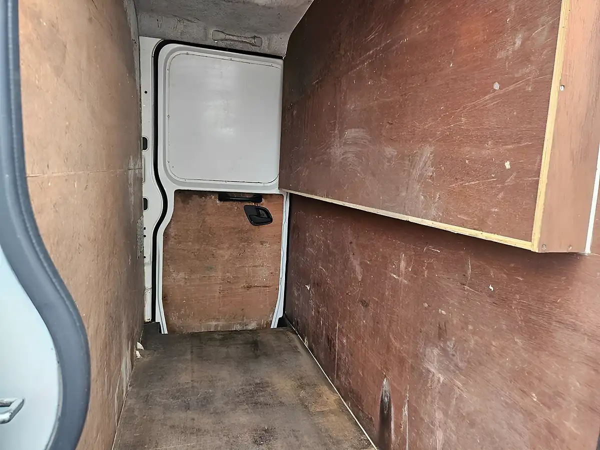 Used 2016 Iveco Daily Lwb Crew Cab Tipper White - Interior and Exterior details 9