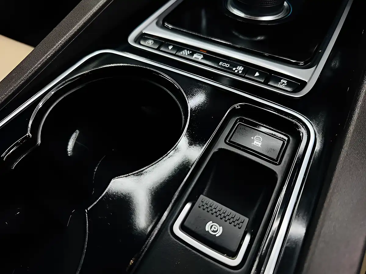 Used 2016 Jaguar F-Pace Prestige Grey - Interior and Exterior details 13