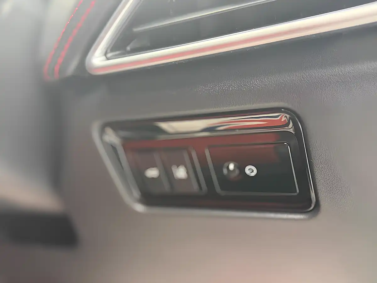 Used 2016 Jaguar F-Pace R-Sport Green - Interior and Exterior details 14