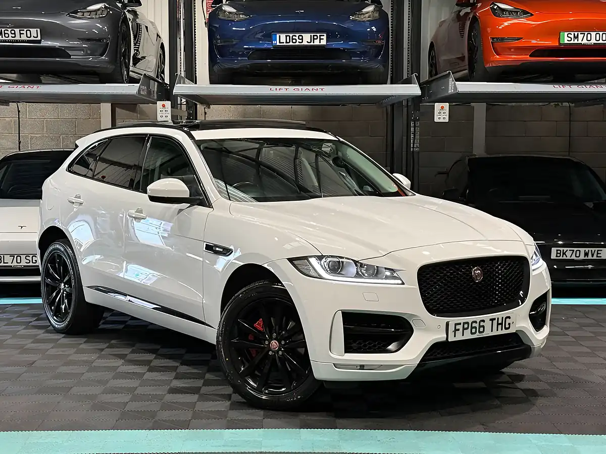 Used 2016 Jaguar F-Pace R-Sport White - Front View