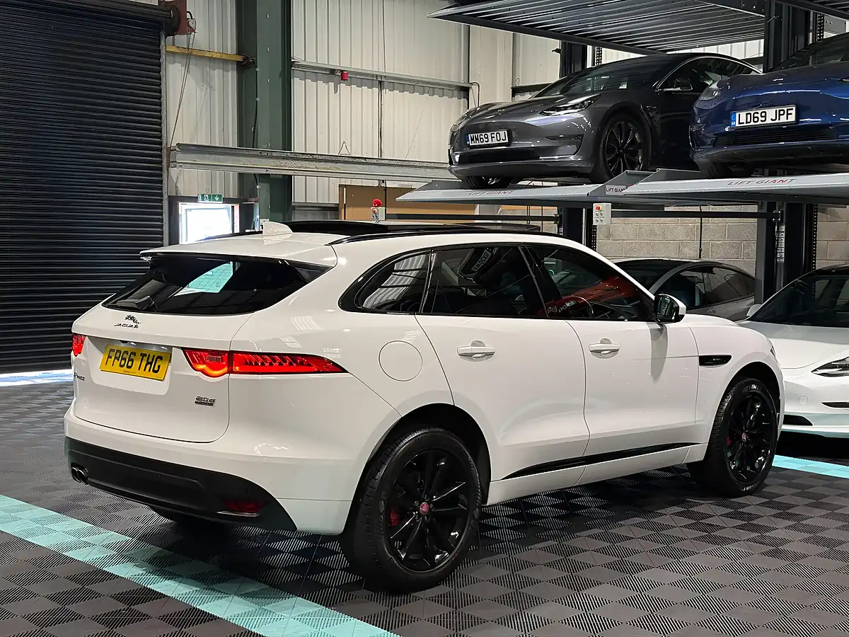 Used 2016 Jaguar F-Pace R-Sport White - Interior and Exterior details 9