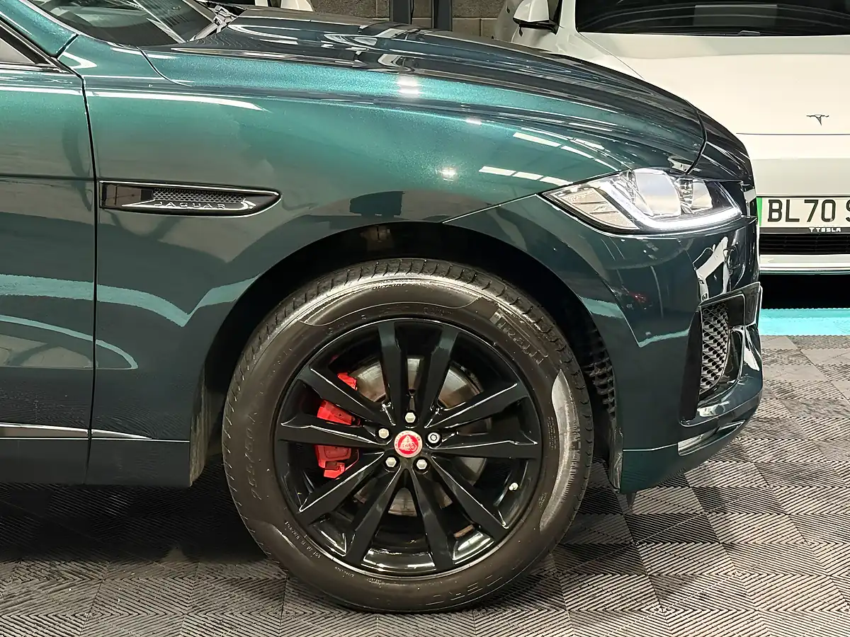 Used 2016 Jaguar F-Pace S Green - Interior and Exterior details 13
